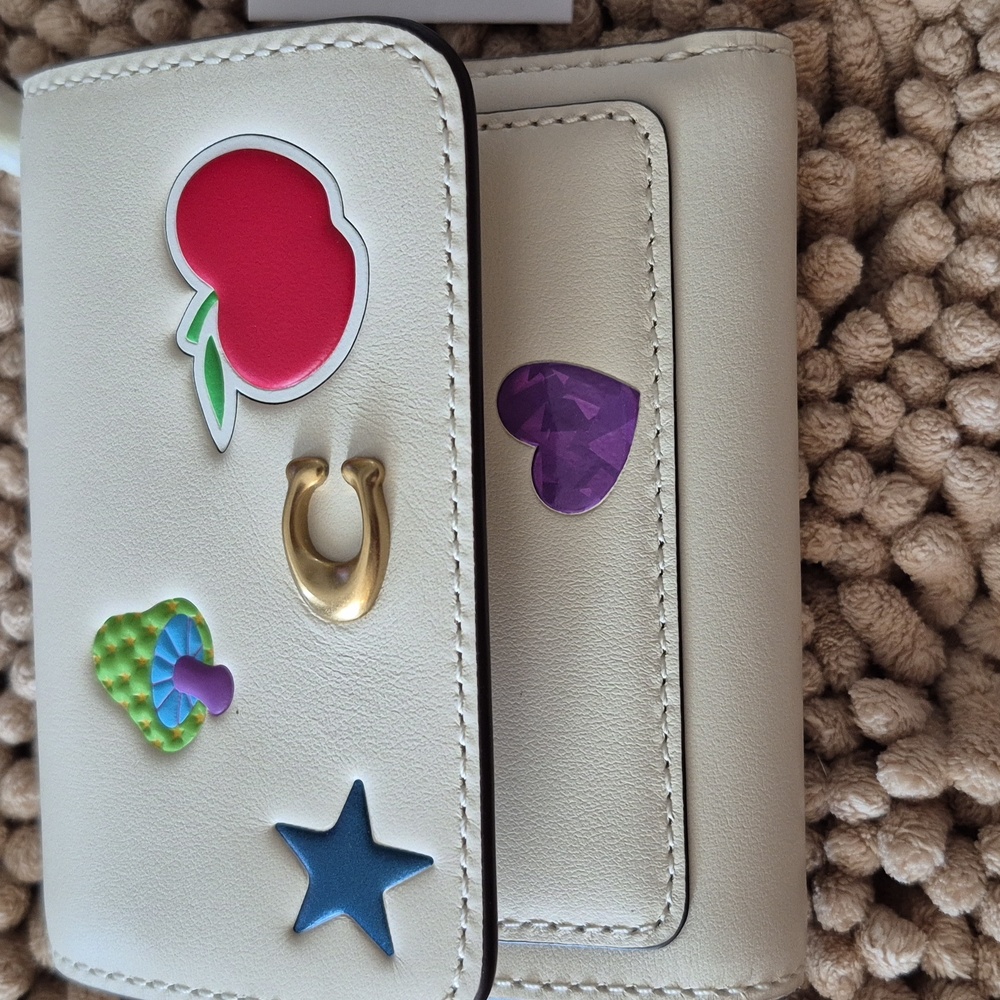 Mila Small Flap Wallet With Sticker Print [9-0]